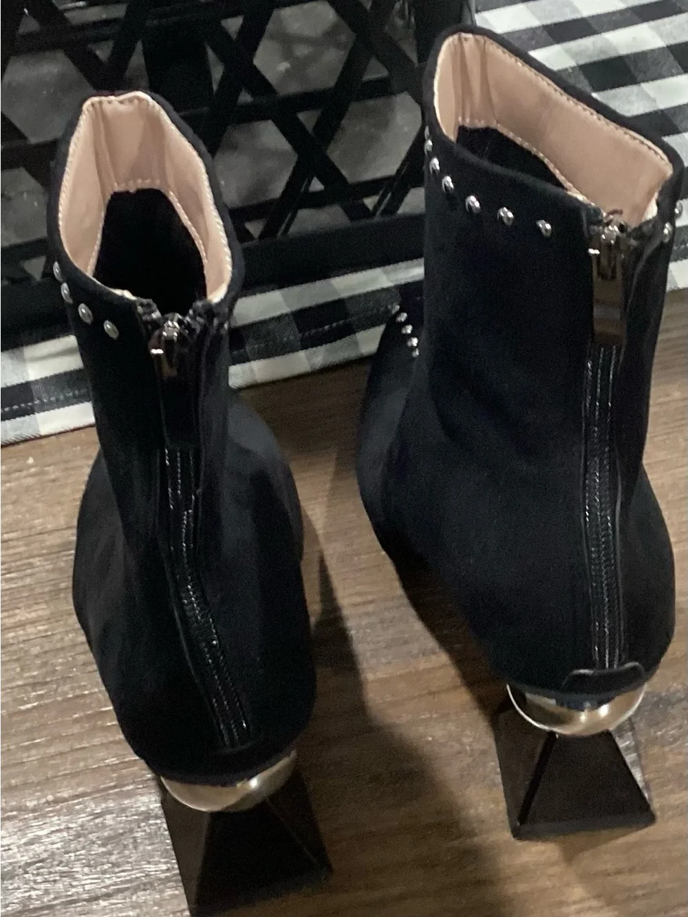 N/A stylish black